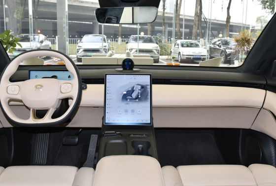 sinistra del NIO ET5 delle automobili elettriche di rendimento elevato 200km/h che dirige le berline elettriche di lusso