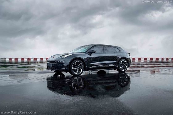 Zeekr 001 grande automobile elettrica autonomia 732km 6.9s di lusso a 100km/H