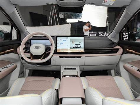 la geometria M6 5 di lusso Seater SUV elettrico della lunga autonomia EV SUV Geely 580km/di 450km