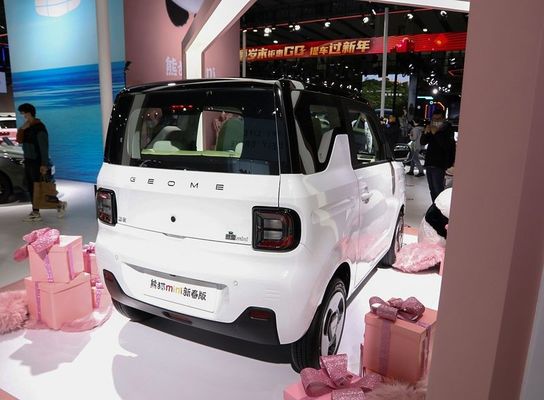 Berlina New Energy elettrico 120km NEDC dei sedili delle automobili 4 di Geely Panda Mini EV