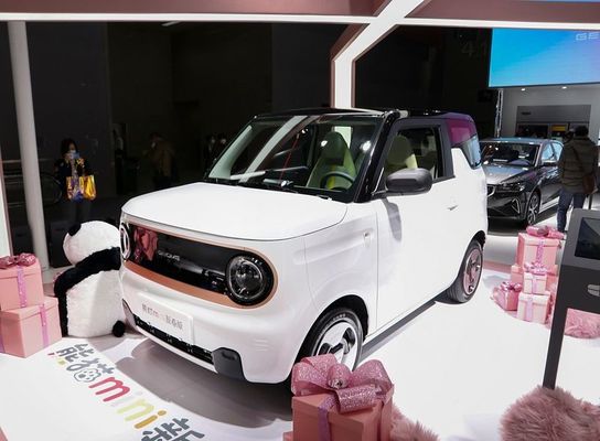 Berlina New Energy elettrico 120km NEDC dei sedili delle automobili 4 di Geely Panda Mini EV