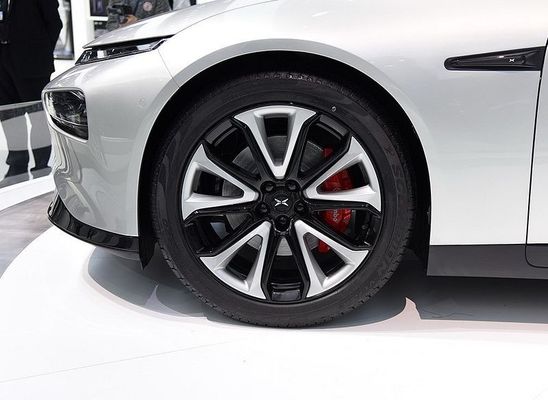 Automobile elettrica Xpeng P7 Nedc 2WD 4WD 480 delle limousine intelligenti una gamma di 586 670 706km