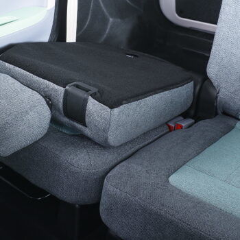 Eccellente interno ricco di configurazione e design di moda a Lingbao Box EV New Car