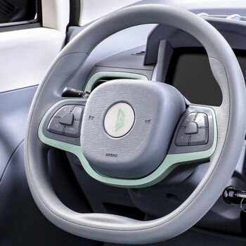 Eccellente interno ricco di configurazione e design di moda a Lingbao Box EV New Car