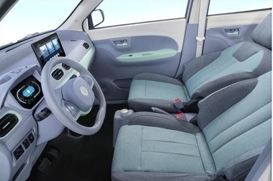 Eccellente interno ricco di configurazione e design di moda a Lingbao Box EV New Car