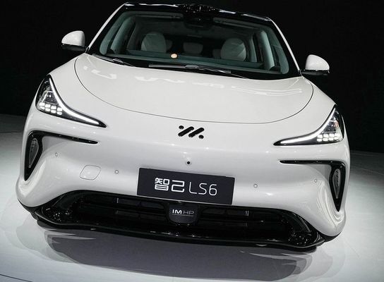 Zhiji LS6 Potenza massima di 575 kW Tutte le auto elettriche con velocità massima di 252 kmh Veicolo sportivo elettrico
