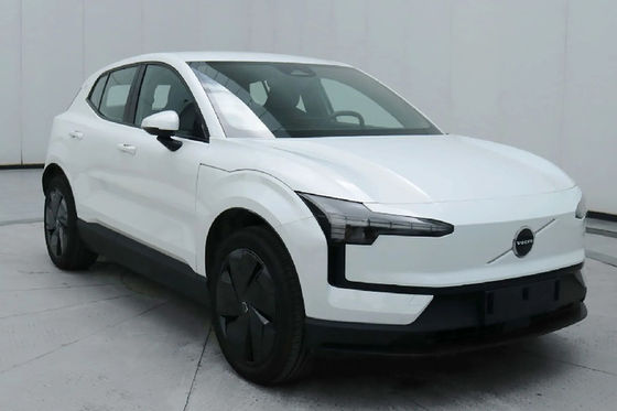 Piccolo SUV elettrico Volvo di lusso E EV a lungo raggio A Volvo EX30 in esecuzione