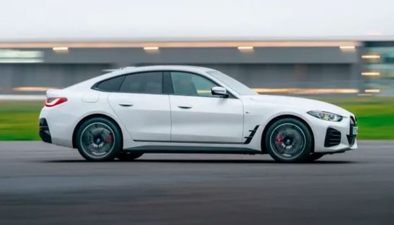 Nuovissima trazione integrale della BMW i4 con motori elettrici doppi e portatile disponibile