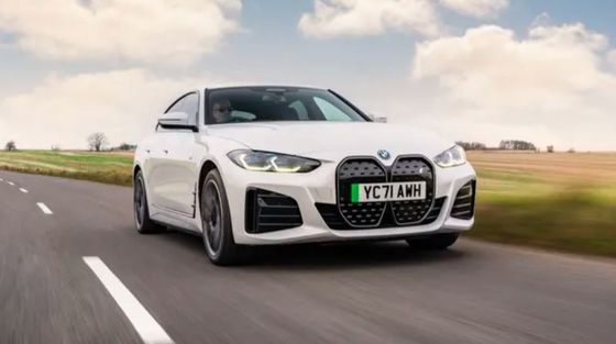 Nuovissima trazione integrale della BMW i4 con motori elettrici doppi e portatile disponibile