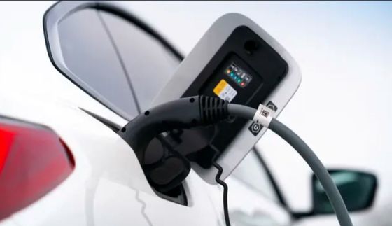 Nuovissima trazione integrale della BMW i4 con motori elettrici doppi e portatile disponibile