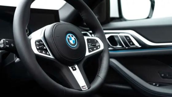 Nuovissima trazione integrale della BMW i4 con motori elettrici doppi e portatile disponibile