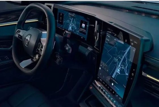 Test di guida a lungo termine su batteria Renault Megane E-Tech di capacità 40/60kWh, con una autonomia di circa 158/208 miglia