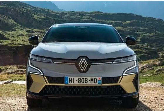 Test di guida a lungo termine su batteria Renault Megane E-Tech di capacità 40/60kWh, con una autonomia di circa 158/208 miglia