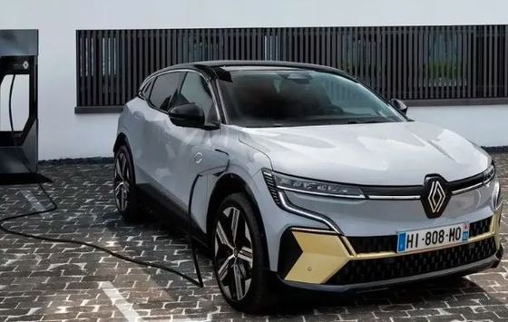 Test di guida a lungo termine su batteria Renault Megane E-Tech di capacità 40/60kWh, con una autonomia di circa 158/208 miglia