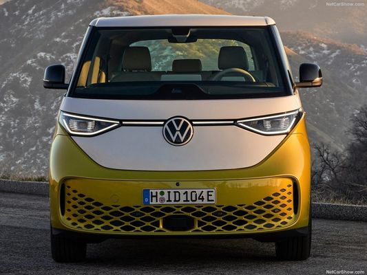 VW classico camper MPV Volkswagen ID Buzz. 2023 robort elettrico grande spazio pratico per le famiglie