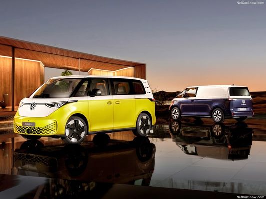VW classico camper MPV Volkswagen ID Buzz. 2023 robort elettrico grande spazio pratico per le famiglie