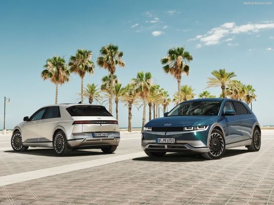 nuova famiglia di auto completamente elettriche Hyundai Ioniq5 Charming, design futuristico con 430 km di autonomia