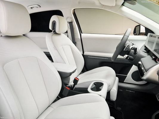 nuova famiglia di auto completamente elettriche Hyundai Ioniq5 Charming, design futuristico con 430 km di autonomia