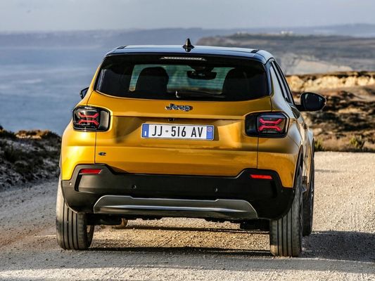 Piccolo Compatto Famiglia focalizzata tutto crossover SUV elettrico Jeep Avenger Con WLTP400km