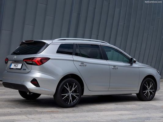 Spaziosa e confortevole auto elettrica MG 5 EV con una decente autonomia di 344 km e capacità di ricarica super