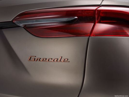 Automobile elettrica pura con 450 km/h e velocità massima 325 km/h a Maserati Gran Turismo Folgore