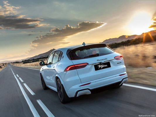 Automobile elettrica pura con 450 km/h e velocità massima 325 km/h a Maserati Gran Turismo Folgore