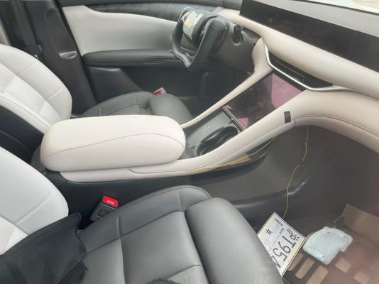 Presale Zhiji L6 Pure Electric 4door Sedan Potenza del motore 216kw Con Mezzo Spoke Steeling Wheel Auto a nuova energia