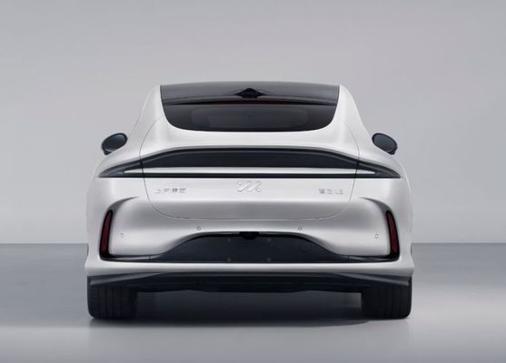 Presale Zhiji L6 Pure Electric 4door Sedan Potenza del motore 216kw Con Mezzo Spoke Steeling Wheel Auto a nuova energia