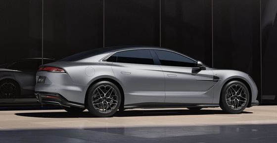 PRESALE 2024 Nuova auto elettrica BYD Yangwang U7 Sedan Resistenza al vento di Cd 0,195 240Kw Potenza del motore