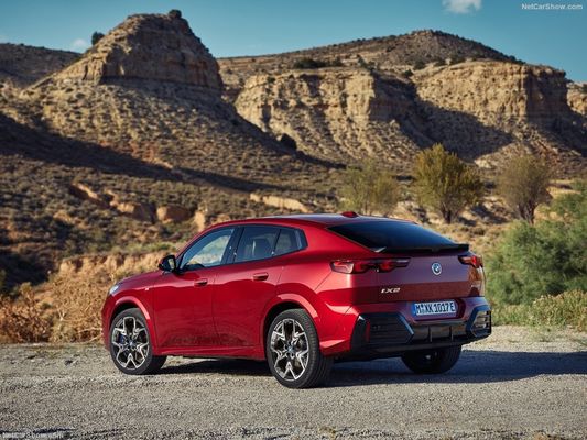 Hot Sale Auto elettrica a lungo raggio 2024 per BMW IX2 449Km High Speed Auto auto a nuova energia