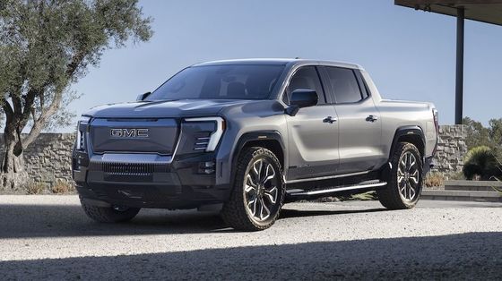 GMC Sierra EV dual motor powertrain con 754P destinato a trainare fino a 9500 libbre e può trasportare fino a 1300 libbre di carico utile