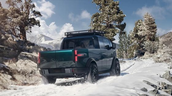 Un pick-up trcuk Canoo appositamente costruito con un letto da 8 piedi con ampio spazio interno