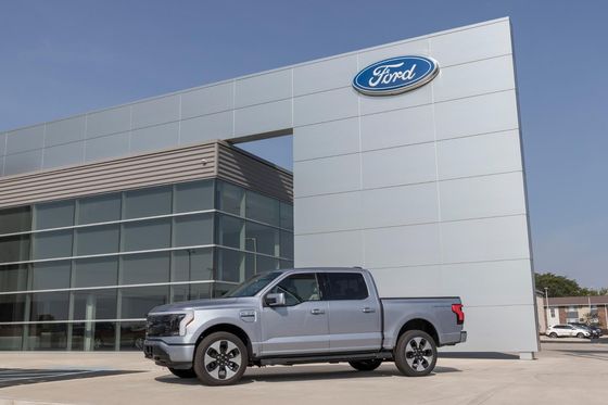auto elettrica Ford F-150 Lighting pickup elettrico puro con grande autonomia e grande spazio di archiviazione