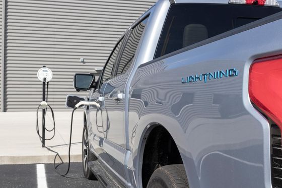 auto elettrica Ford F-150 Lighting pickup elettrico puro con grande autonomia e grande spazio di archiviazione