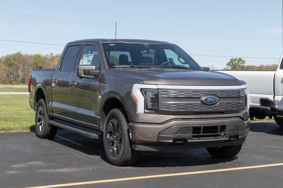 auto elettrica Ford F-150 Lighting pickup elettrico puro con grande autonomia e grande spazio di archiviazione