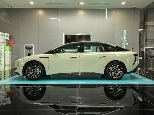 2024 Pure Electric Hongqi EH7 Auto elettrica con autonomia di 820 km