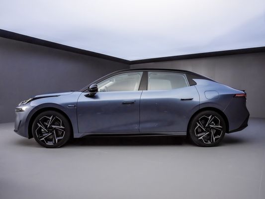 LYNK&CO 07 EM-P Auto ibrida plug-in berlina elettrica EV
