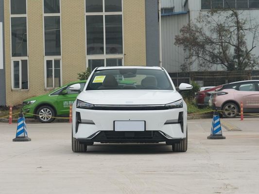 2024 Geely L6 Plug In Hybrid Electric Car con autonomia di 1370 km