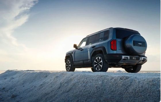 Nuovo PHEV elettrico a quattro ruote motrici Byd Formula Leopard 5 con potenza massima di 505 kW e coppia massima di 760 N · m.