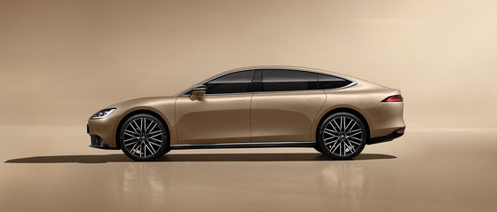 2024 Veicolo elettrico puro YuanHang Y6 berlina con autonomia di 660 km