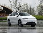 Veicolo elettrico puro Geely Cao Cao 60 EV con batterie intercambiabili e un raggio di 415 Km & 150 km / h velocità massima di ricarica veloce
