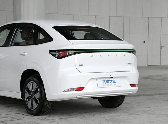 Veicolo elettrico puro Geely Cao Cao 60 EV con batterie intercambiabili e un raggio di 415 Km & 150 km / h velocità massima di ricarica veloce