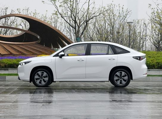 Veicolo elettrico puro Geely Cao Cao 60 EV con batterie intercambiabili e un raggio di 415 Km & 150 km / h velocità massima di ricarica veloce