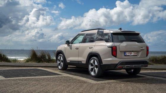 Nuovo veicolo elettrico puro KGM Torres EVS 109mph Velocità massima 152kw 207PS Potenza massima pronta per andare Auto elettrica pura