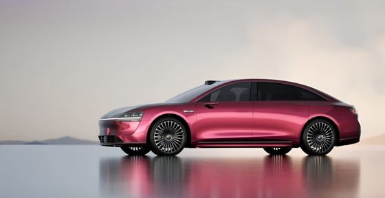 Prevendita Huawei & BAIC Stelato S9 Veicolo elettrico puro 4 porte/5 sedili Sedan 214km/h Velocità massima 227kw Potenza motore New Ev Car