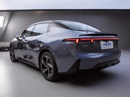 Oggi è stato lanciato il più recente veicolo LYNK& CO 07 EM-P a lunga autonomia di 126 km con motore elettrico da 160 kW e coppia da 350 Nm