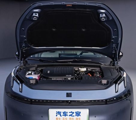 Oggi è stato lanciato il più recente veicolo LYNK& CO 07 EM-P a lunga autonomia di 126 km con motore elettrico da 160 kW e coppia da 350 Nm