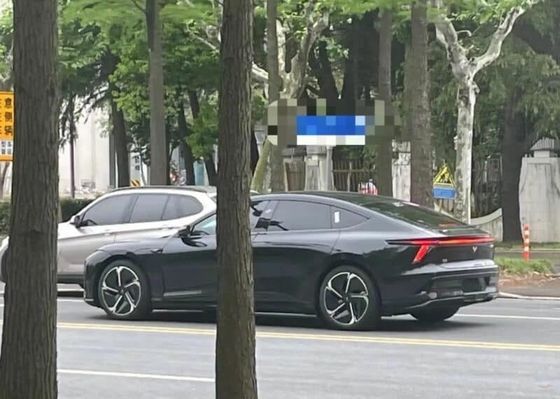 Mostra di auto di Pechino Jiyue07 200kw Potenza motore 27w;S PURO AUTO ELETRICO Con velocità massima a 200km/h