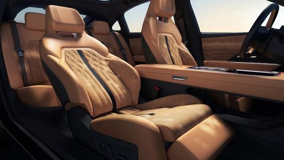 Il primo veicolo elettrico puro Mazda EZ-6 è una berlina elegante con trazione posteriore