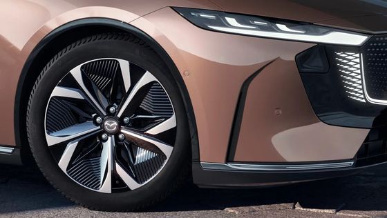 Il primo veicolo elettrico puro Mazda EZ-6 è una berlina elegante con trazione posteriore